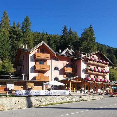 Hotel La Roccia Passo del Tonale Exteriör bild
