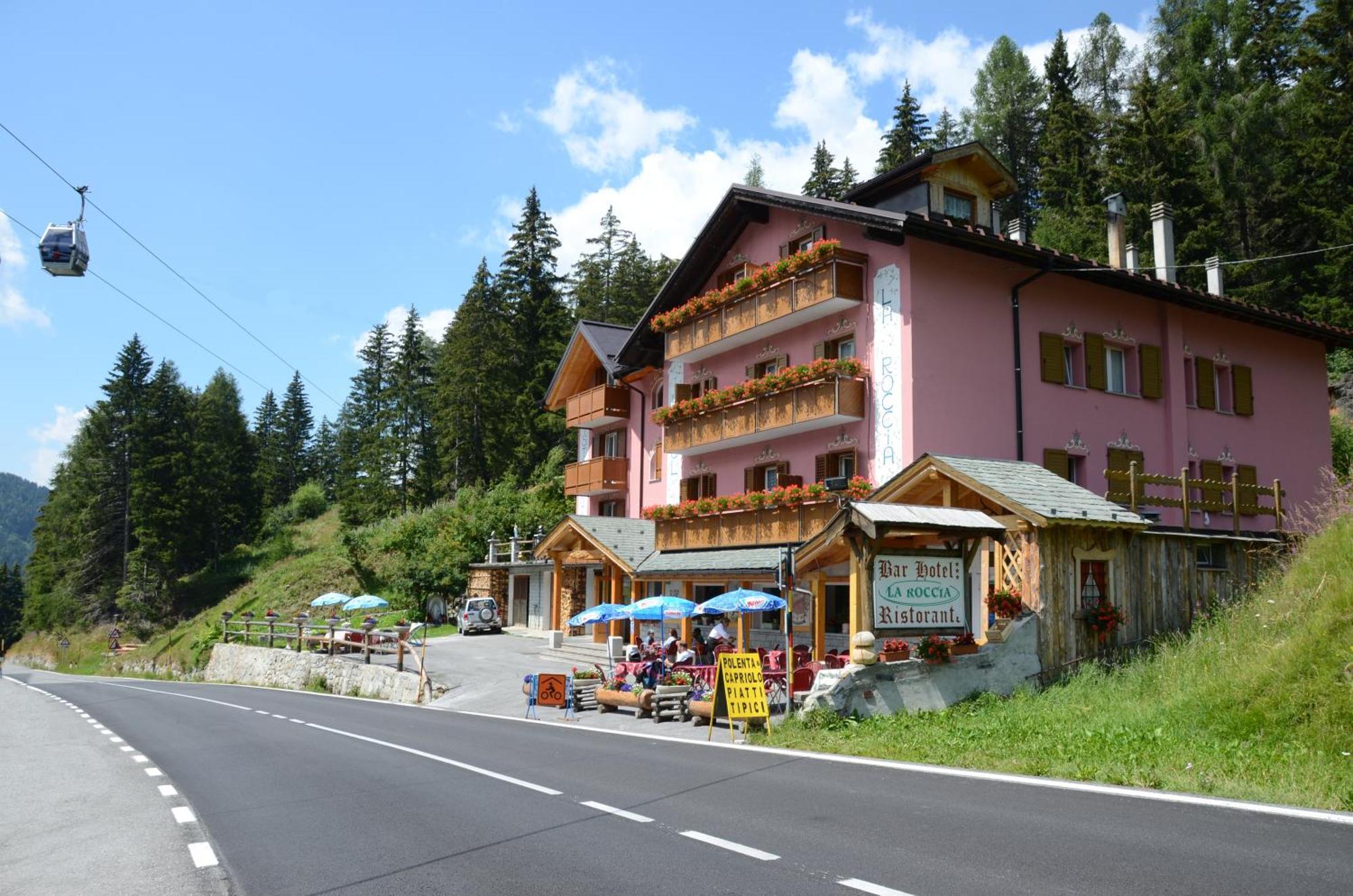 Hotel La Roccia Passo del Tonale Exteriör bild