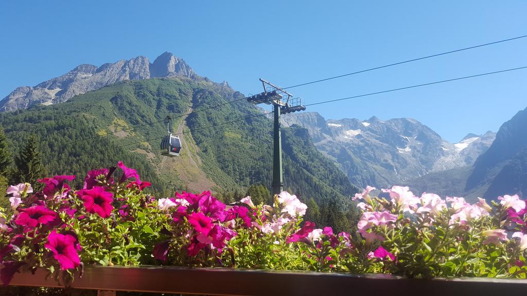 Hotel La Roccia Passo del Tonale Exteriör bild
