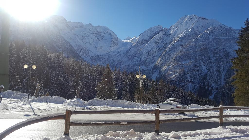 Hotel La Roccia Passo del Tonale Exteriör bild