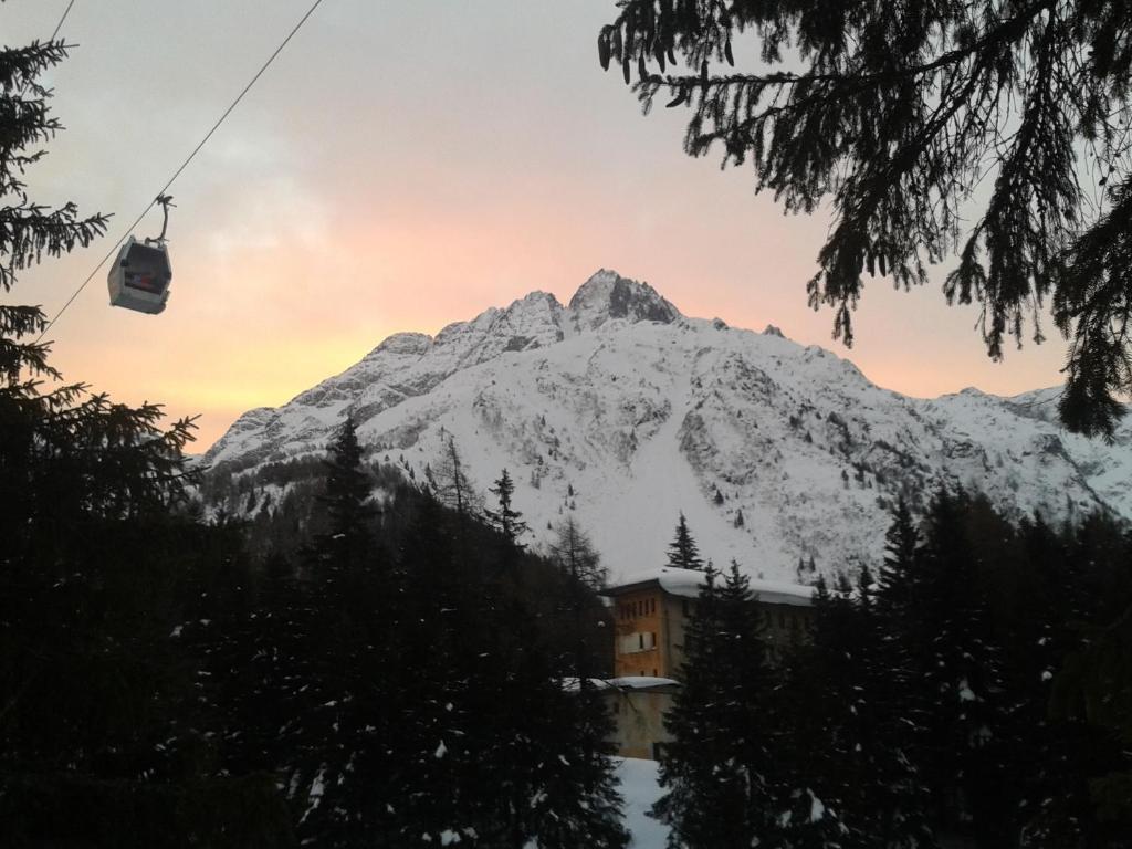 Hotel La Roccia Passo del Tonale Exteriör bild